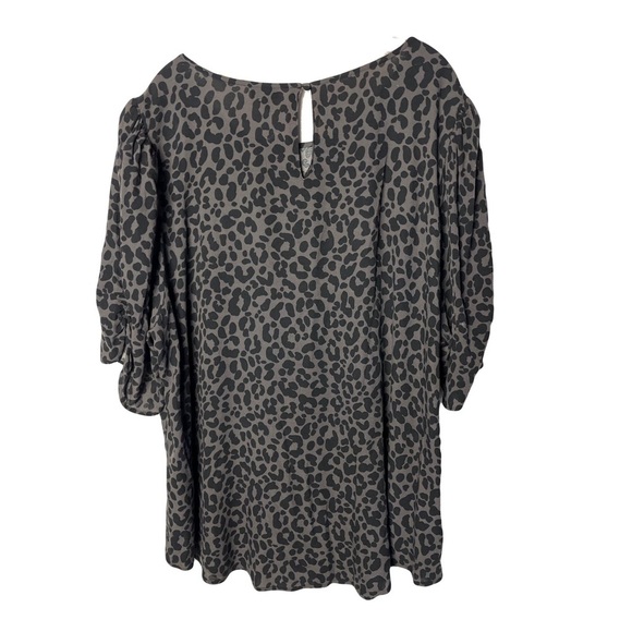 Torrid | Black Gray Animal Print Ruched Sleevee Blouse Top, Size 3X - Picture 3 of 10